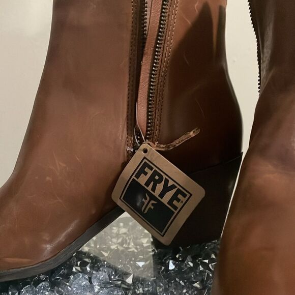 New with tags FRYE brown cognac genuine leather western country ankle booties - Picture 5 of 12